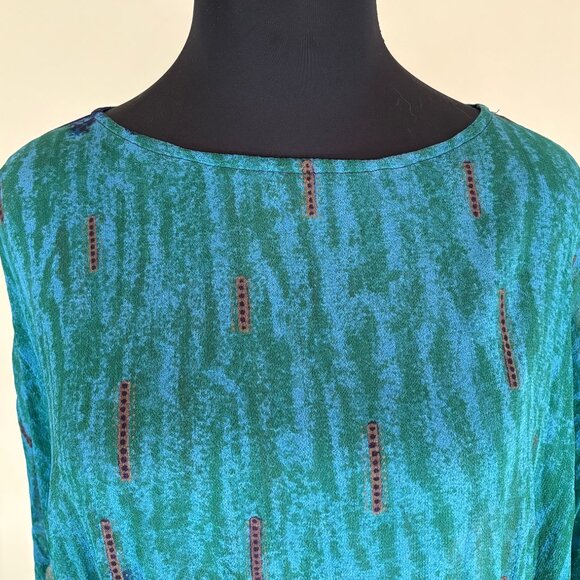 The Pyramid Collection Asymmetrical Crinkle Multicolor Textured Tunic One Size - Picture 9 of 12